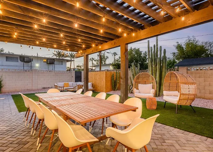 Closest Walk To Old Town, Entertainment District Holiday home