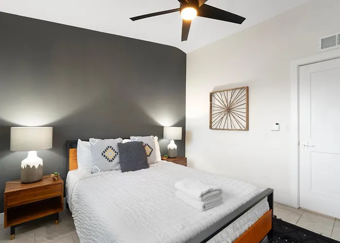Closest Walk To Old Town, Entertainment District * Scottsdale