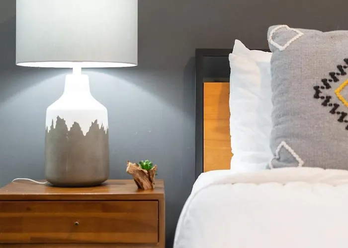 Closest Walk To Old Town, Entertainment District Holiday home *