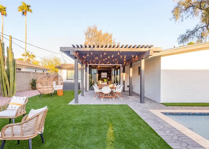 Closest Walk To Old Town, Entertainment District Holiday home *