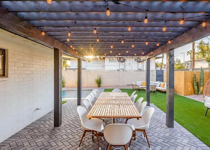 Closest Walk To Old Town, Entertainment District Holiday home